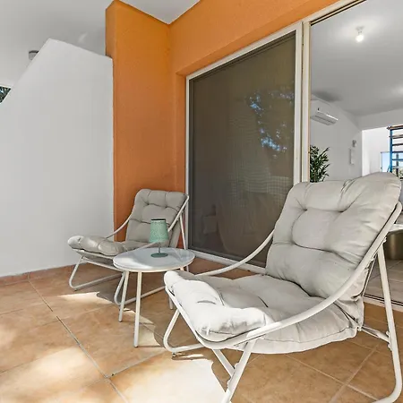Paradise Gardens Rooftop Apartment | Private Terrace & Pool By Vichy Holidays Paphos