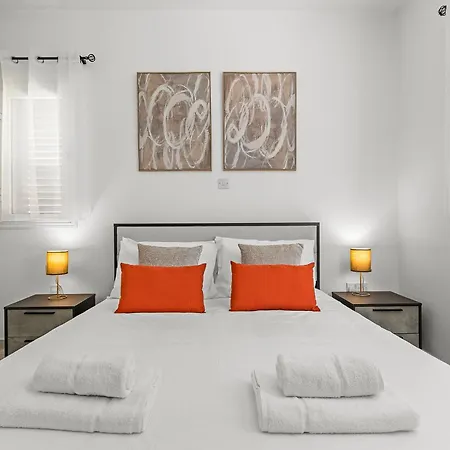 Paradise Gardens Rooftop Apartment | Private Terrace & Pool By Vichy Holidays