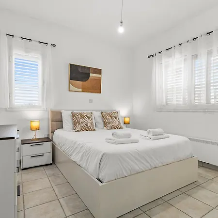 Paradise Gardens Rooftop Apartment | Private Terrace & Pool By Vichy Holidays Apartamento Pafos