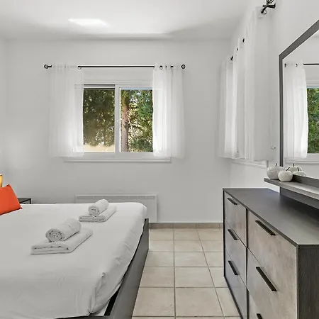 Paradise Gardens Rooftop Apartment | Private Terrace & Pool By Vichy Holidays * Paphos